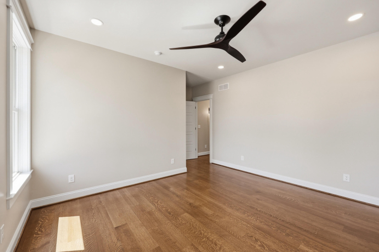 Listing Image 52