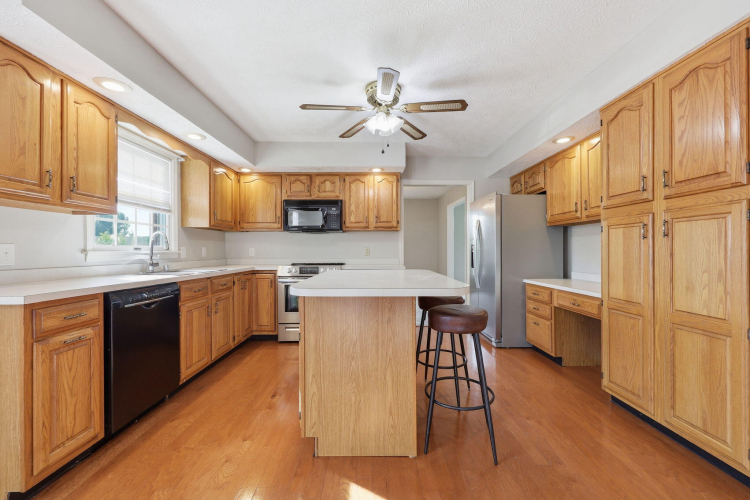 Listing Image 16