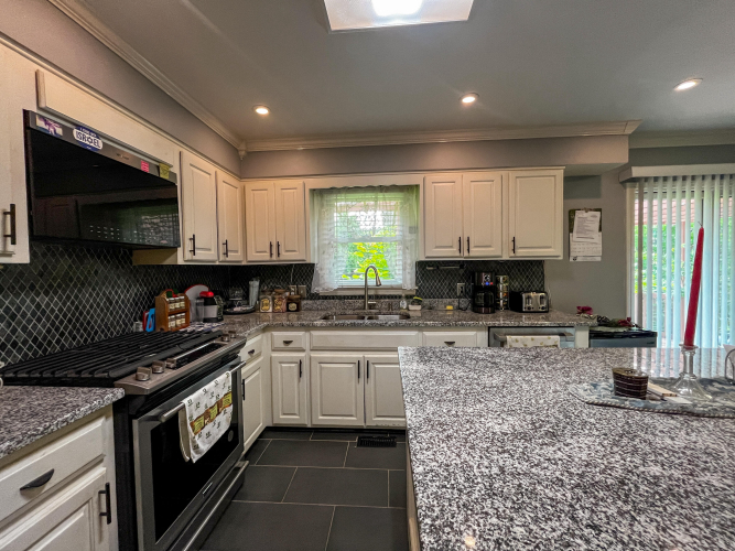 Listing Image 14