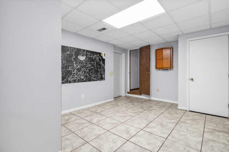 Listing Image 50