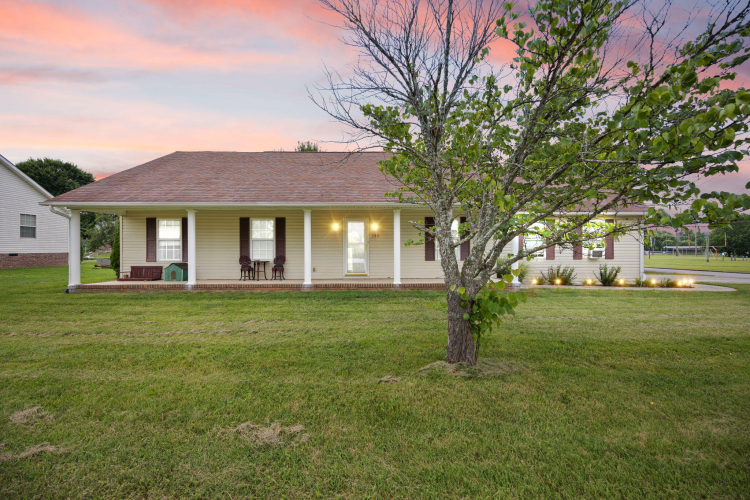 Listing Image 4