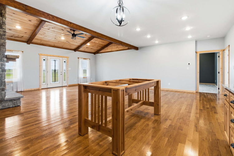 Listing Image 11