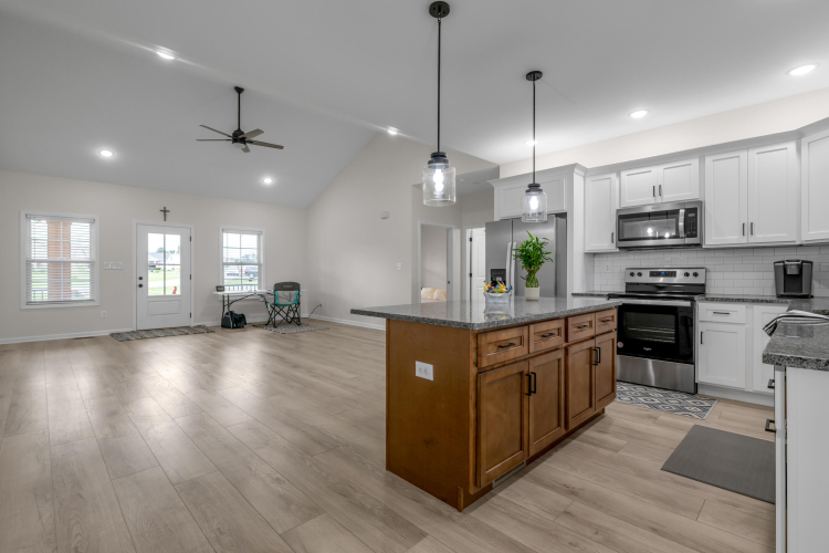 Listing Image 14