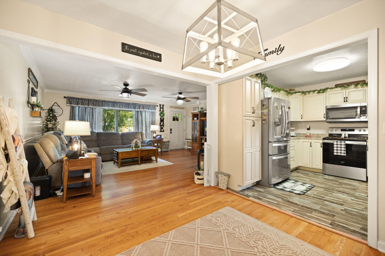 Listing Image 10