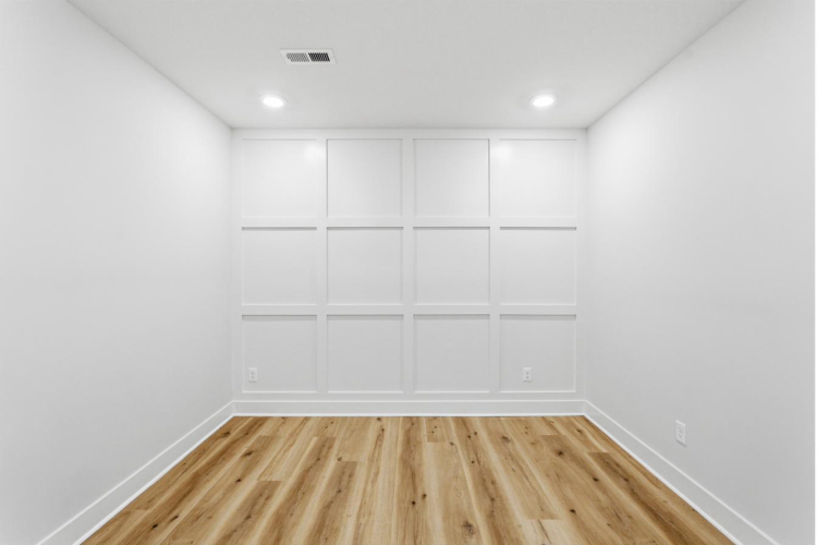 Listing Image 56