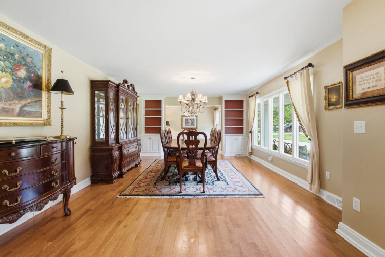 Listing Image 12