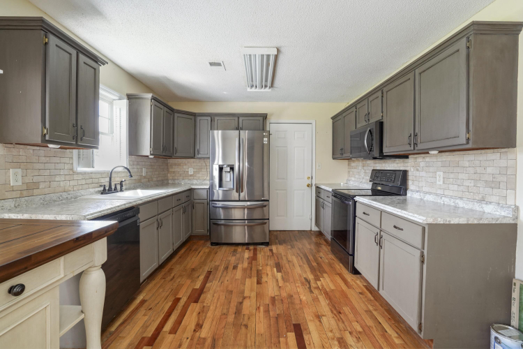 Listing Image 16