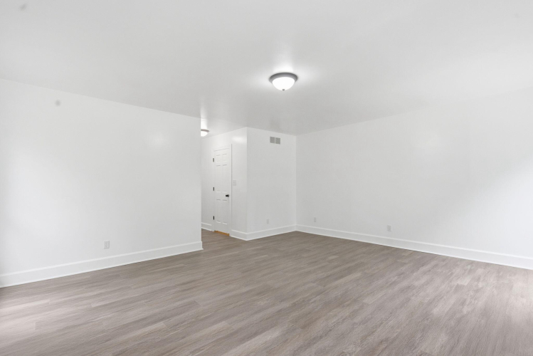 Listing Image 38