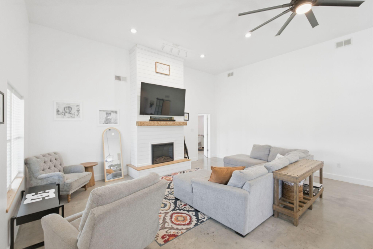 Listing Image 16
