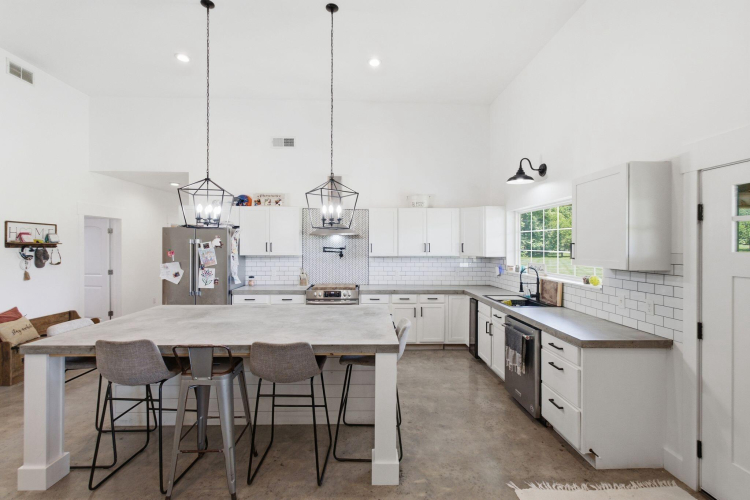 Listing Image 19