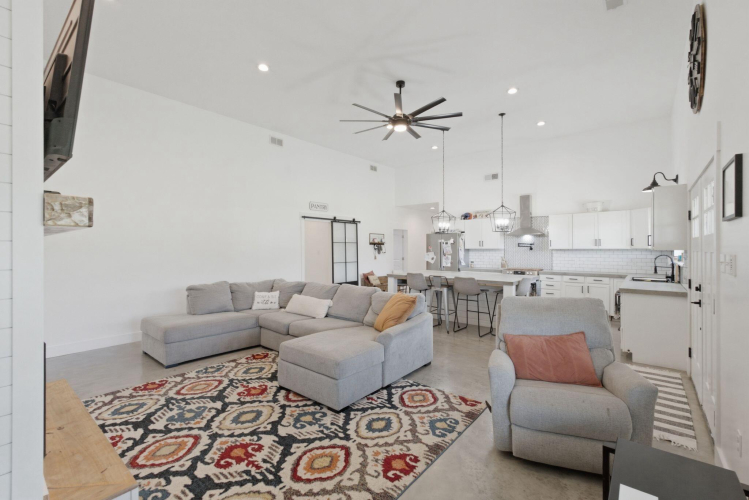 Listing Image 22