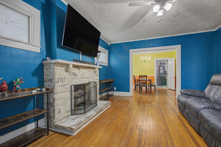Listing Image 16