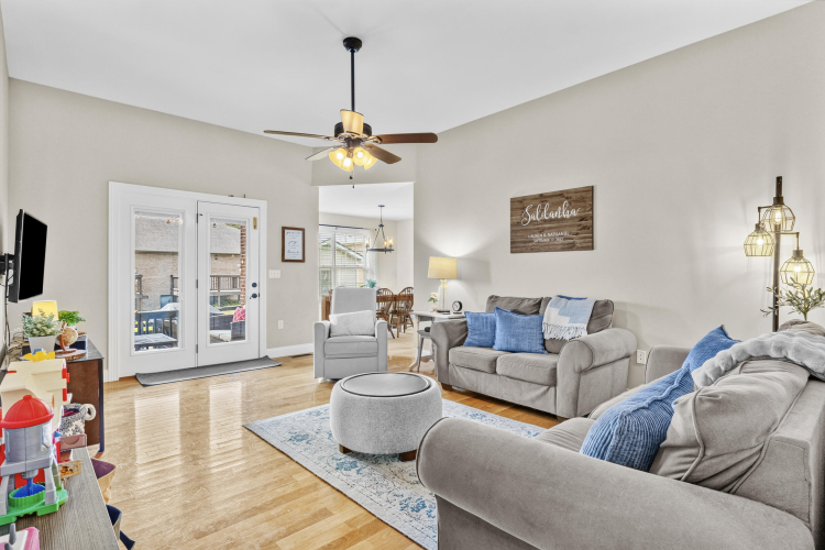 Listing Image 5