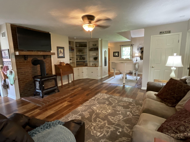 Listing Image 9