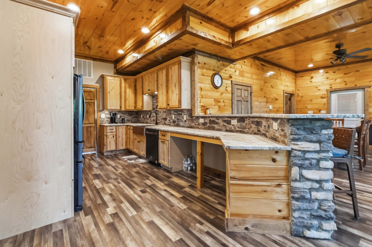 Listing Image 102