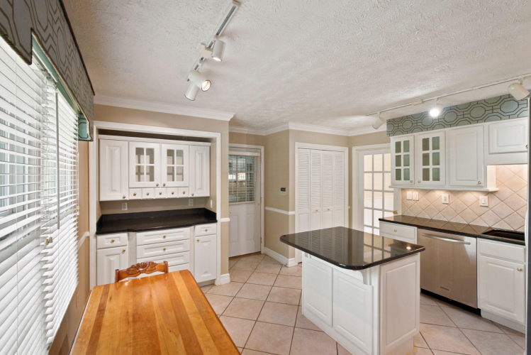 Listing Image 20