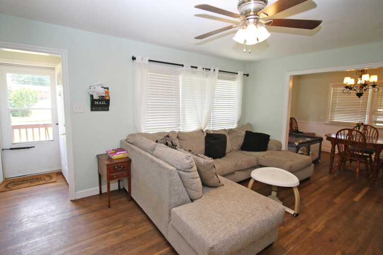 Listing Image 9