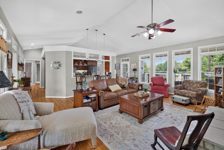 Listing Image 12