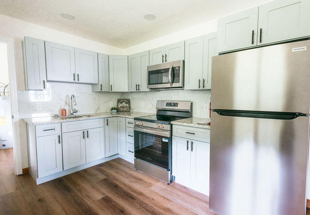 Listing Image 8
