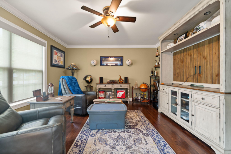 Listing Image 10