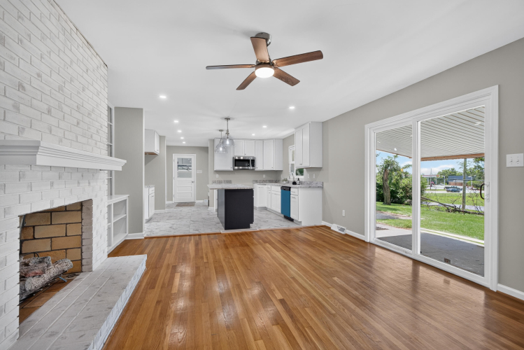 Listing Image 12