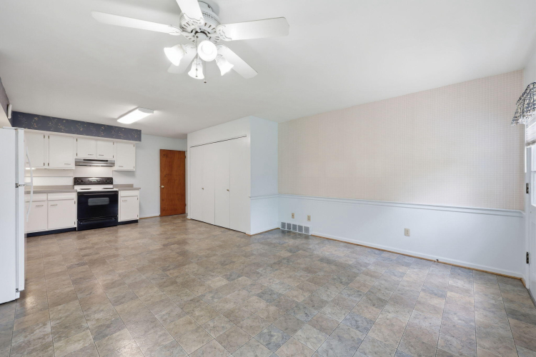 Listing Image 20