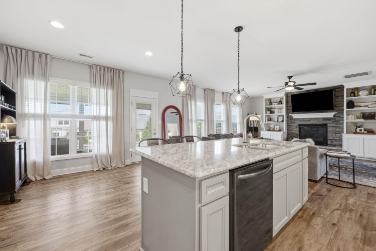 Listing Image 17