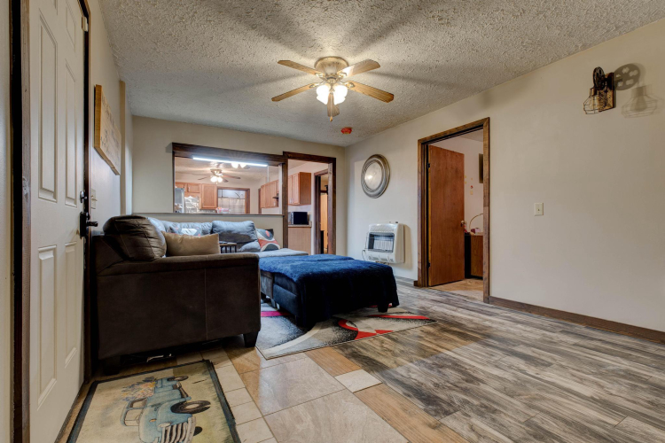 Listing Image 4