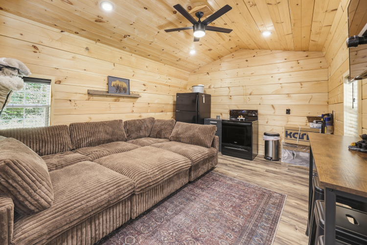 Listing Image 10