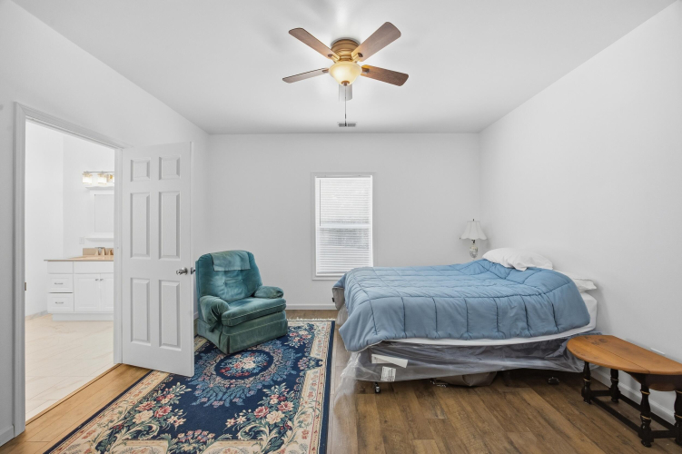 Listing Image 17