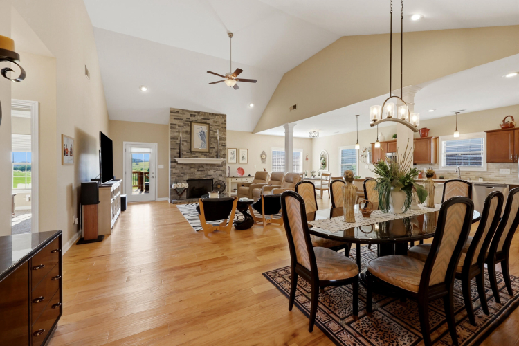 Listing Image 12