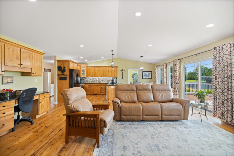 Listing Image 8