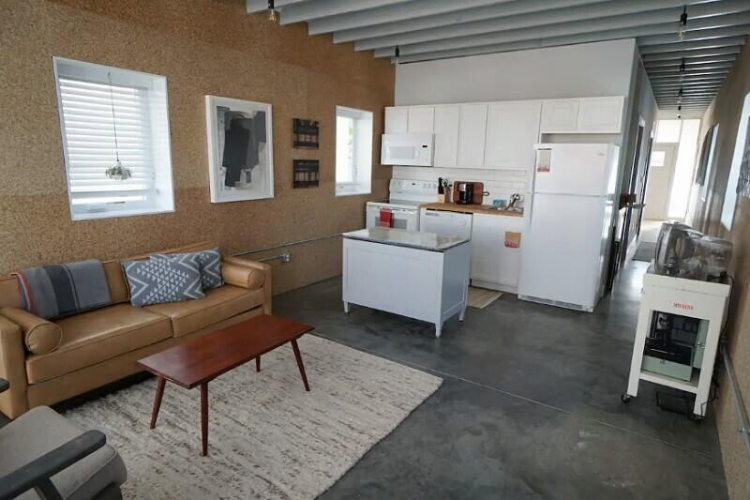 Listing Image 3