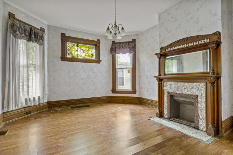 Listing Image 12