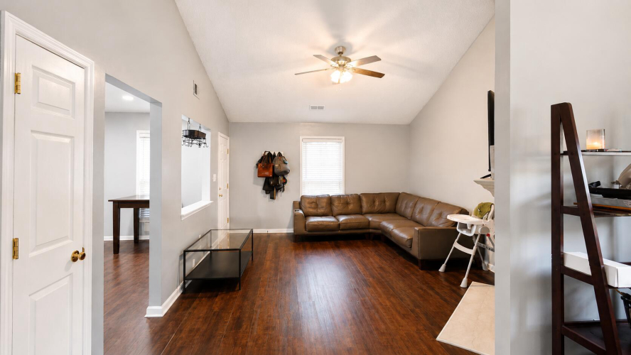 Listing Image 5