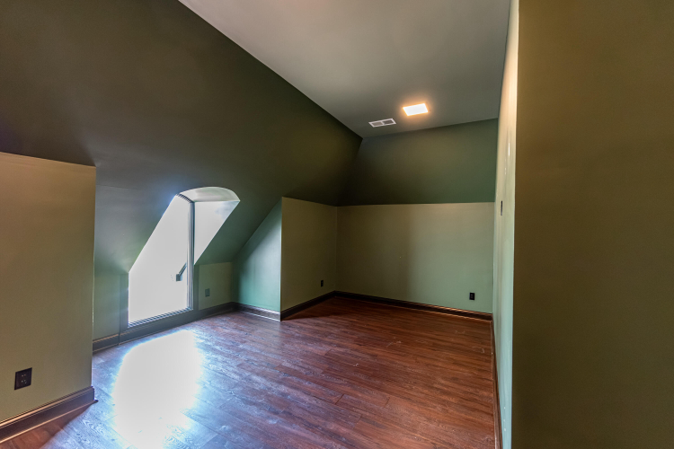Listing Image 107