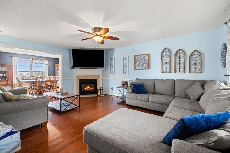 Listing Image 3