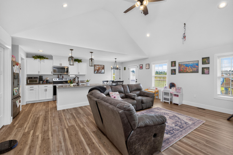 Listing Image 7
