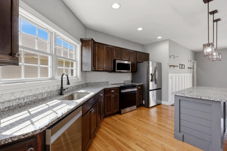 Listing Image 14