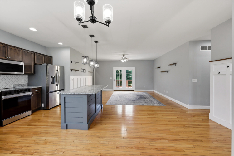 Listing Image 16