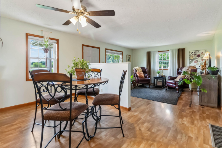 Listing Image 12