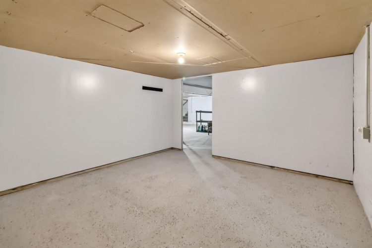 Listing Image 38