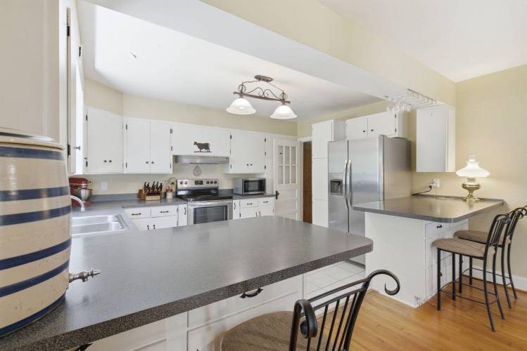 Listing Image 12