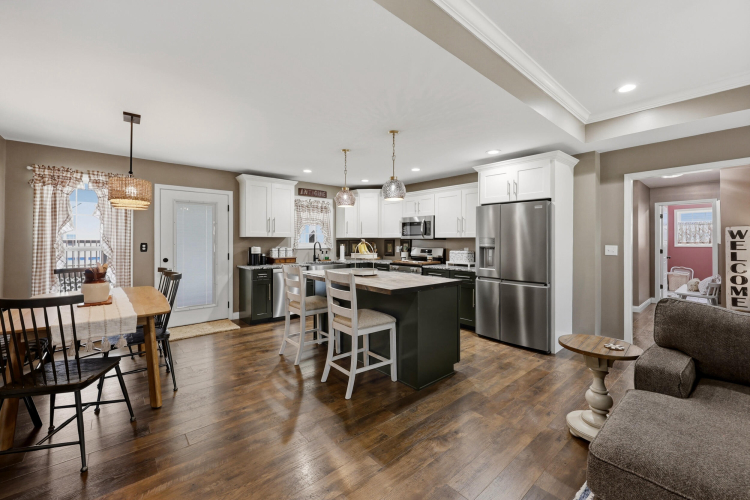 Listing Image 9