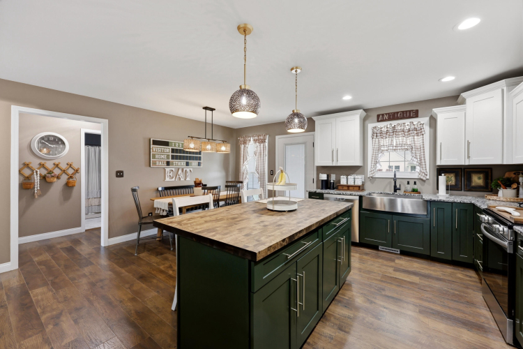 Listing Image 10