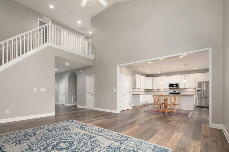 Listing Image 11
