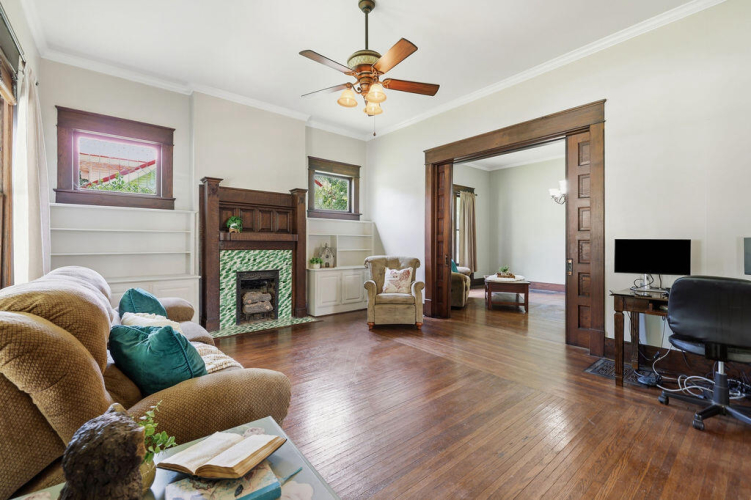 Listing Image 8