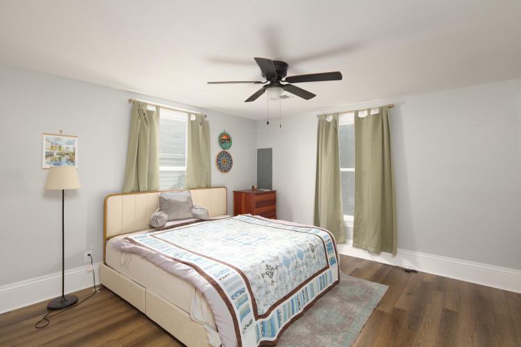 Listing Image 19