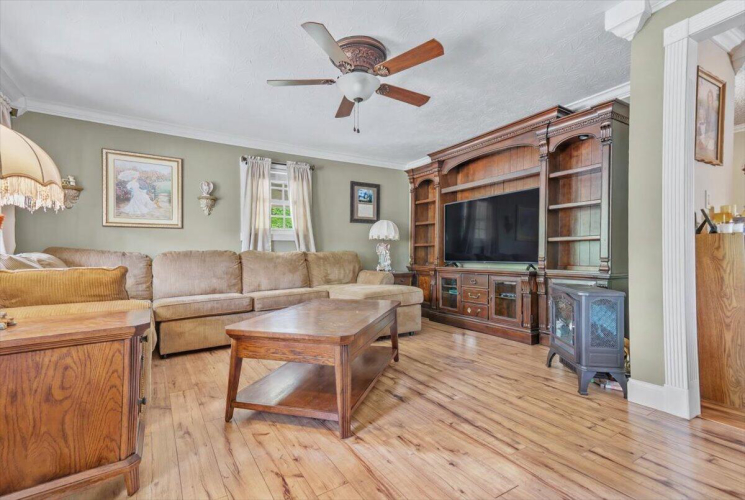 Listing Image 5