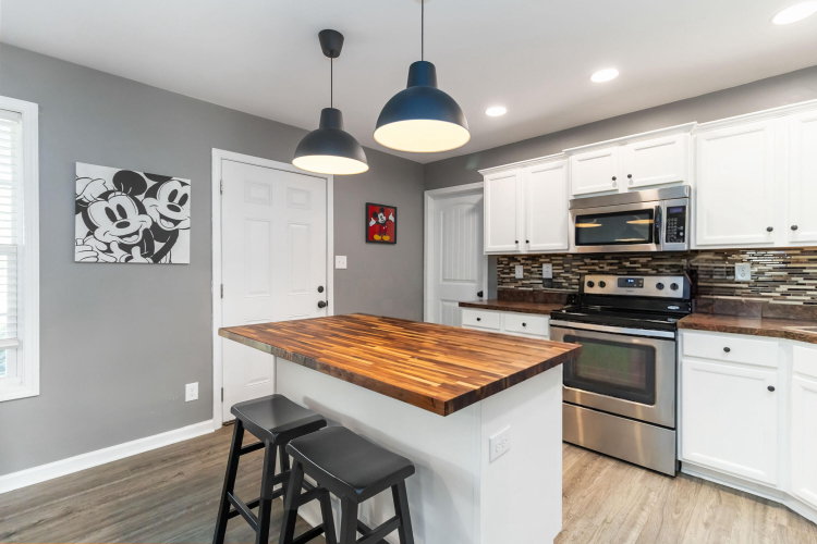 Listing Image 6